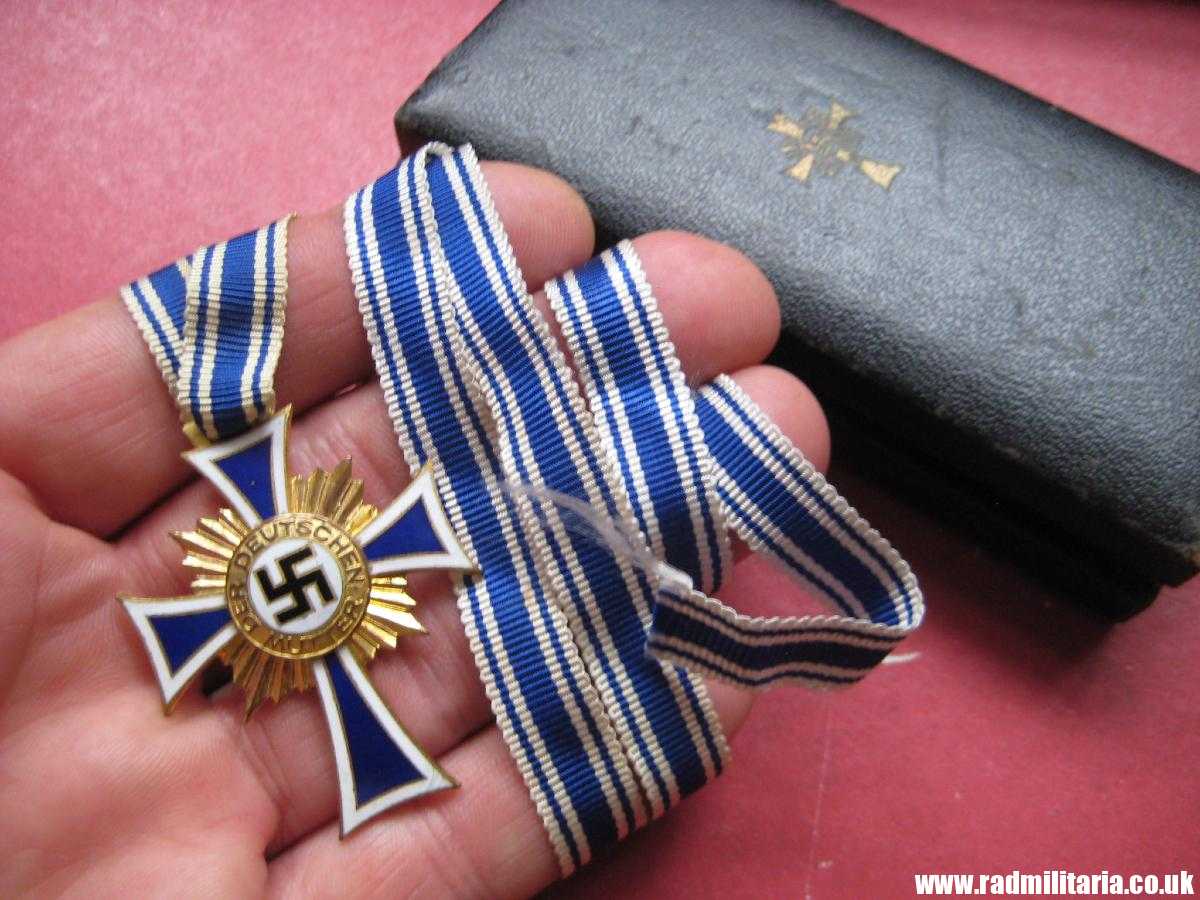 & WW2 original German enamel CROSS - DER DEUTSCHEN MUTTER - Gold class with original BOX, C.E. Juncker Berlin. - Image 19