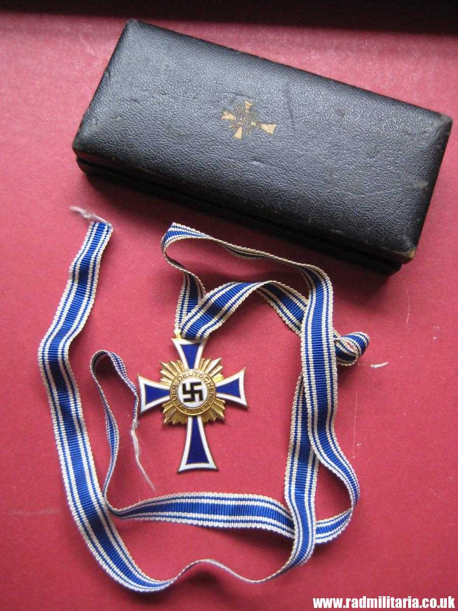 & WW2 original German enamel CROSS - DER DEUTSCHEN MUTTER - Gold class with original BOX, C.E. Juncker Berlin.