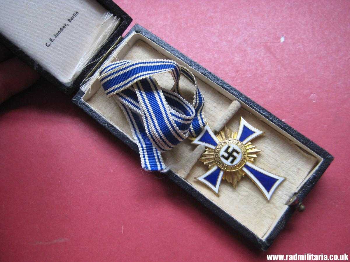 & WW2 original German enamel CROSS - DER DEUTSCHEN MUTTER - Gold class with original BOX, C.E. Juncker Berlin. - Image 2