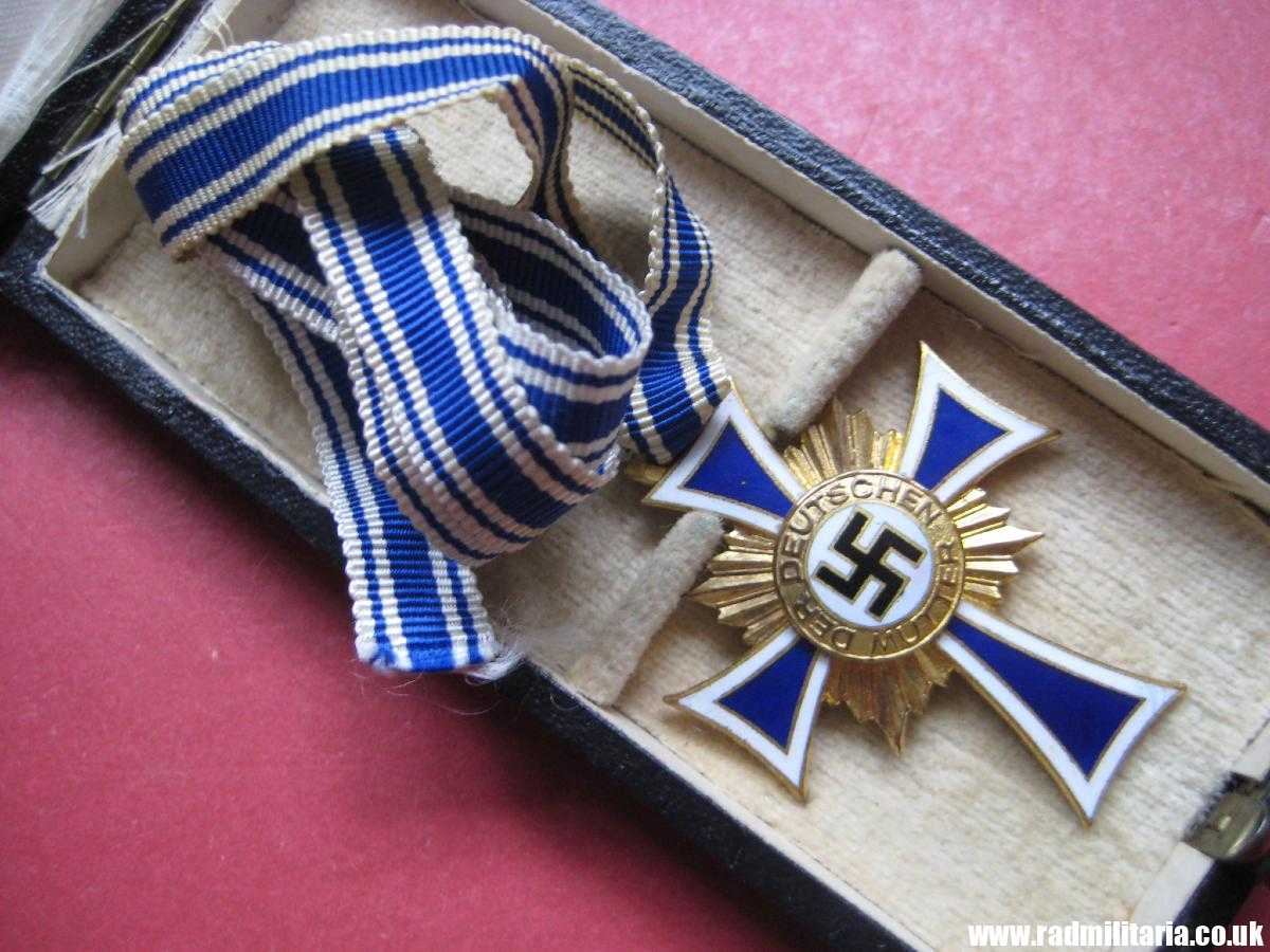 & WW2 original German enamel CROSS - DER DEUTSCHEN MUTTER - Gold class with original BOX, C.E. Juncker Berlin. - Image 33