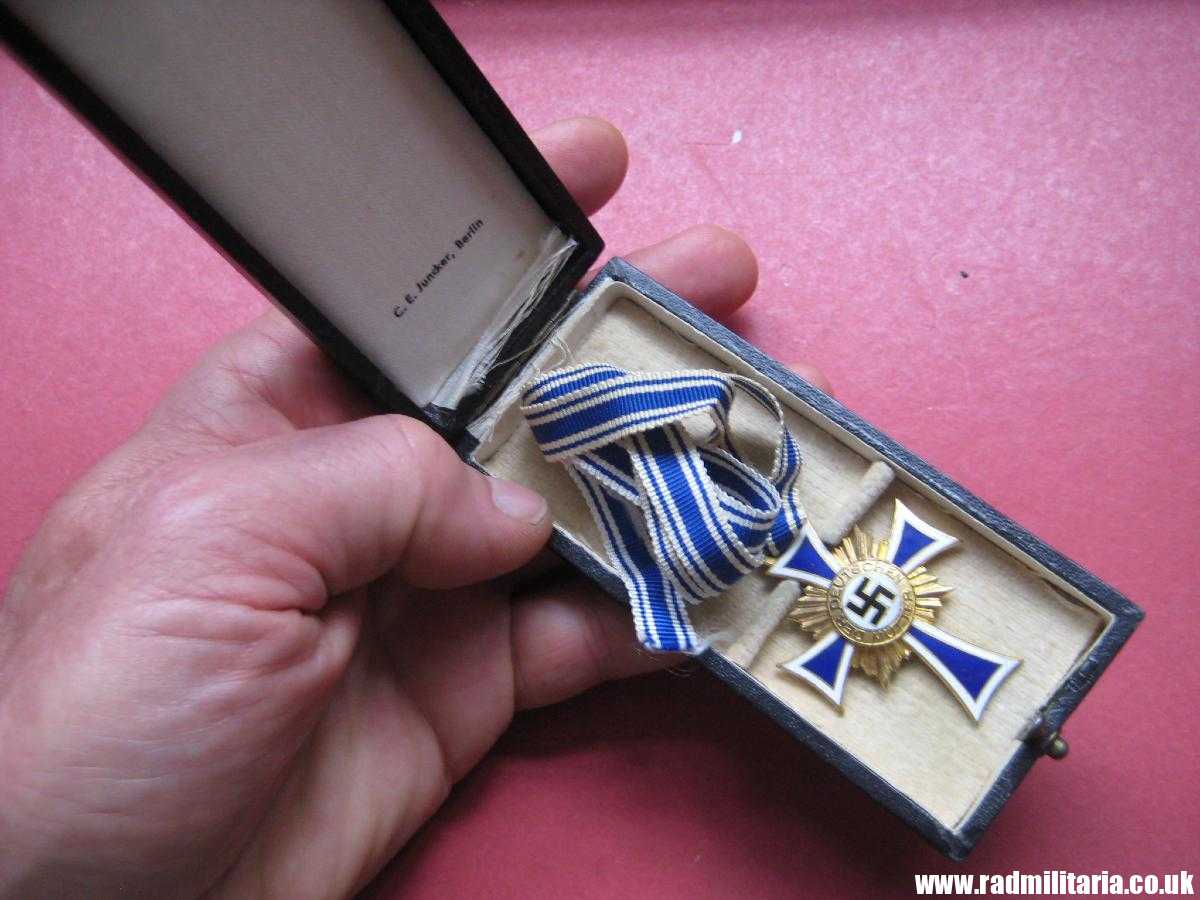 & WW2 original German enamel CROSS - DER DEUTSCHEN MUTTER - Gold class with original BOX, C.E. Juncker Berlin. - Image 30