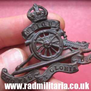 & WW1 original British CAP BADGE - ARTILLERY metal detecting find, 100% genuine.