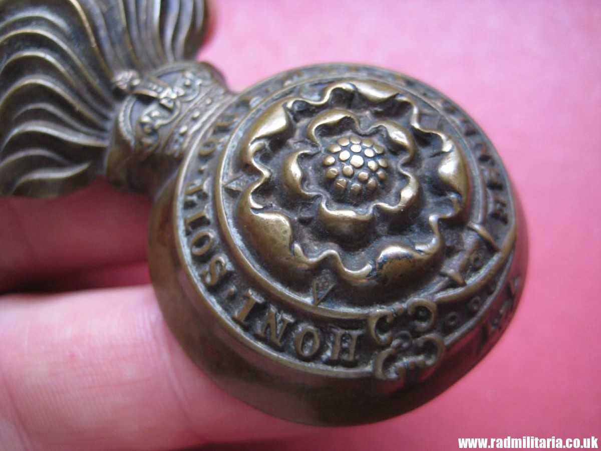 & WW1/WW2? British Army Royal Fusiliers Busby BADGE with King's Crown, genuine. - Image 4