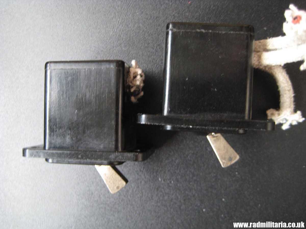 & WW2 original old RAF SWITCH ON/OFF, Spitfire, Hurricane A.M. - SET of 2. - Image 8