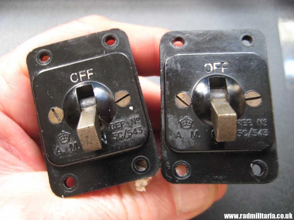 & WW2 original old RAF SWITCH ON/OFF, Spitfire, Hurricane A.M. - SET of 2. - Image 10