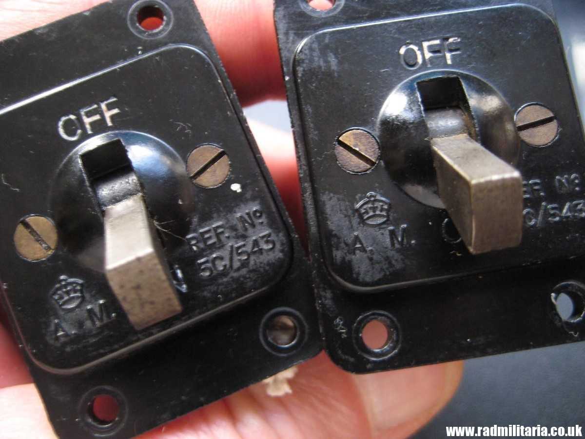 & WW2 original old RAF SWITCH ON/OFF, Spitfire, Hurricane A.M. - SET of 2. - Image 11