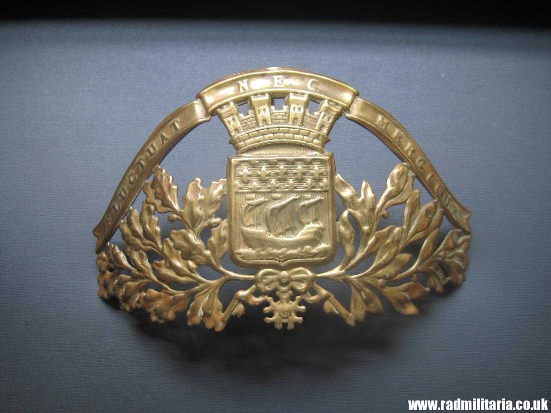 & WW1/WW2 original Brass HELMET BADGE Firebrigade - Paris, France.
