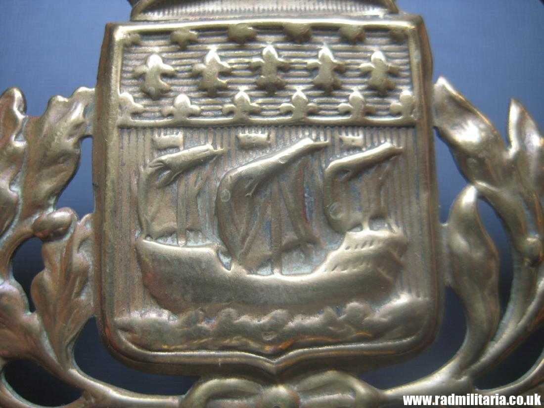 & WW1/WW2 original Brass HELMET BADGE Firebrigade - Paris, France. - Image 6