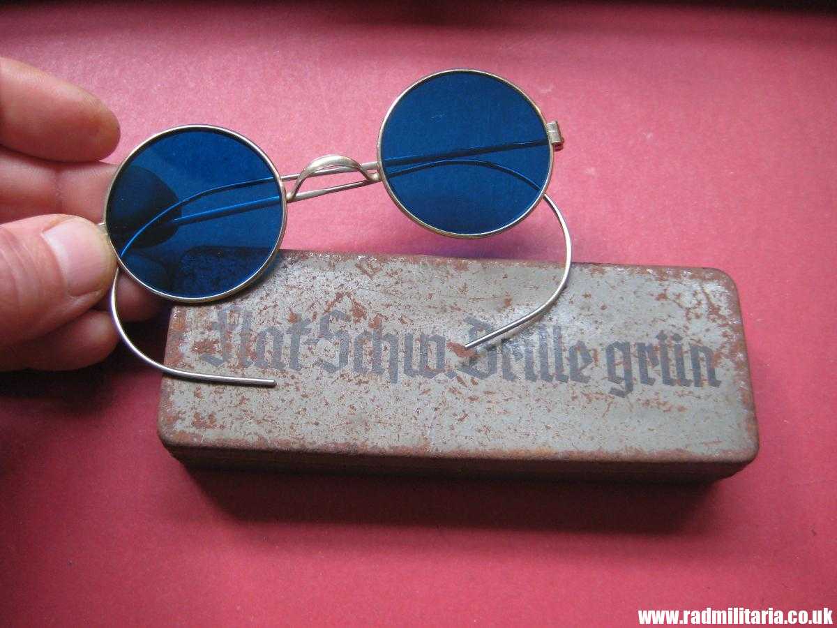 & original WW2 German Army GLASSES with BOX - FLAK Schw. Brille grun - rare set !! - Image 2
