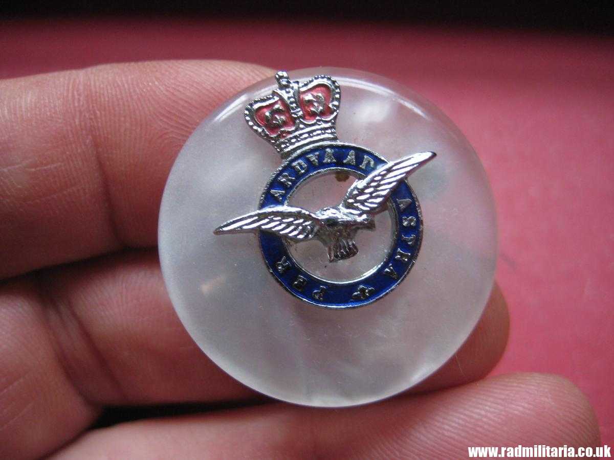 & original post 1952 Royal Air Force RAF small BADGE - sweetheart broche - genuine. - Image 2