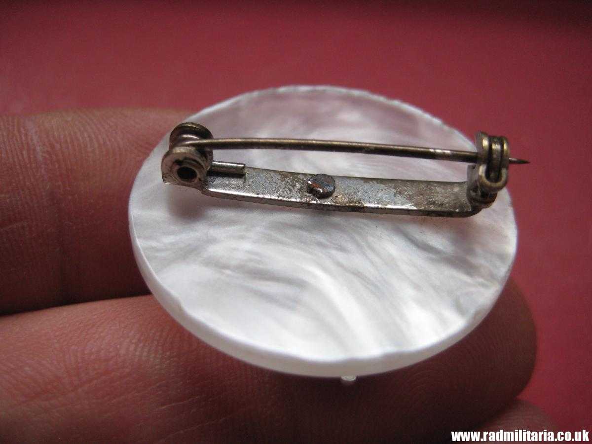 & original post 1952 Royal Air Force RAF small BADGE - sweetheart broche - genuine. - Image 5