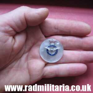 & original post 1952 Royal Air Force RAF small BADGE - sweetheart broche - genuine.