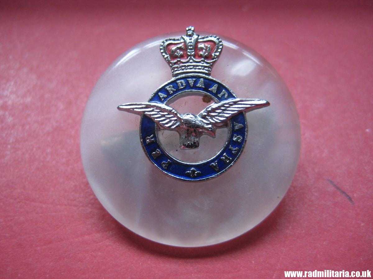 & original post 1952 Royal Air Force RAF small BADGE - sweetheart broche - genuine. - Image 7