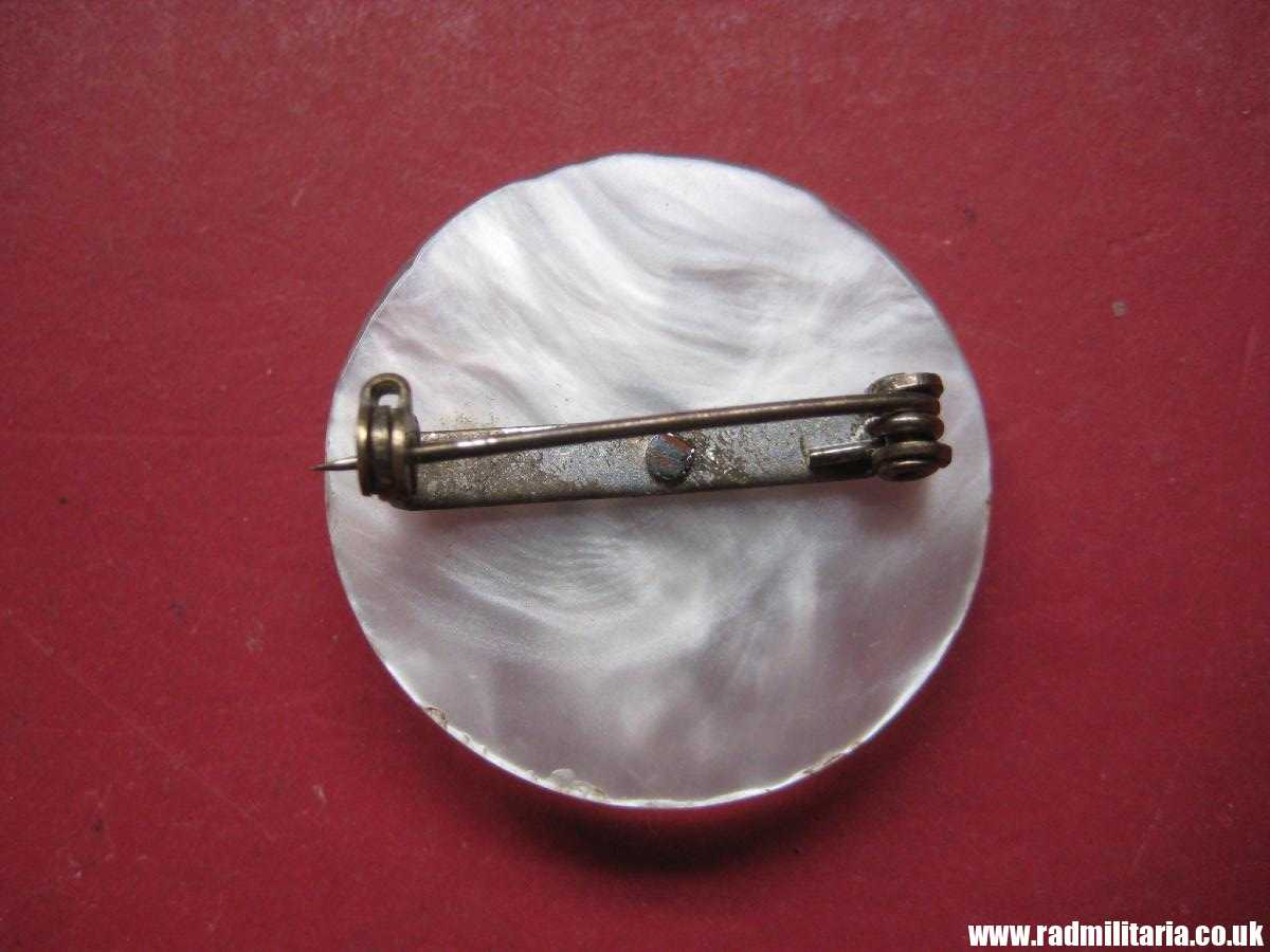 & original post 1952 Royal Air Force RAF small BADGE - sweetheart broche - genuine. - Image 8