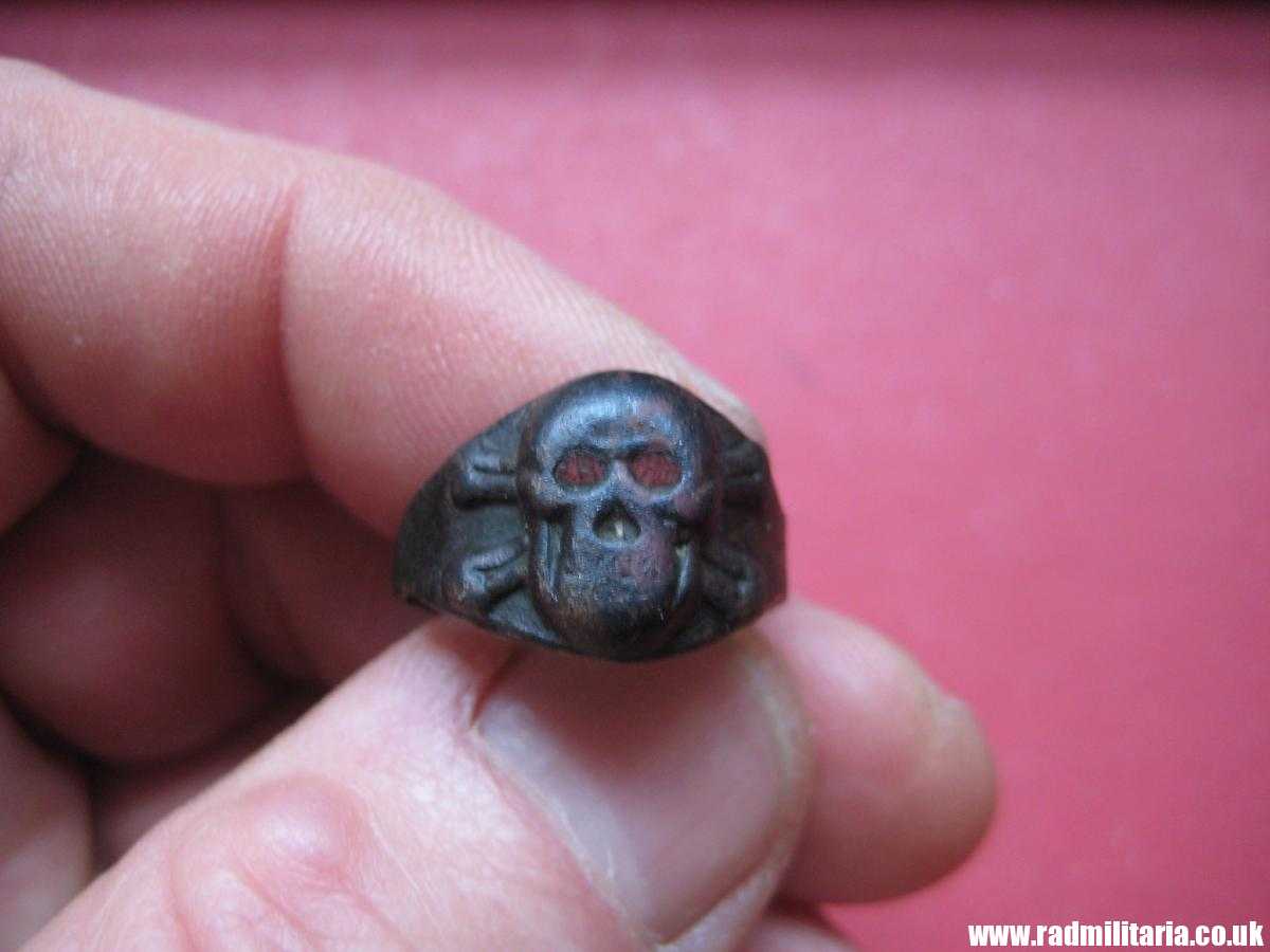 & WW2 original SS soldier - SKULL RING, DEATH HEAD RING, metal detecting find, 100% genuine. - Image 5