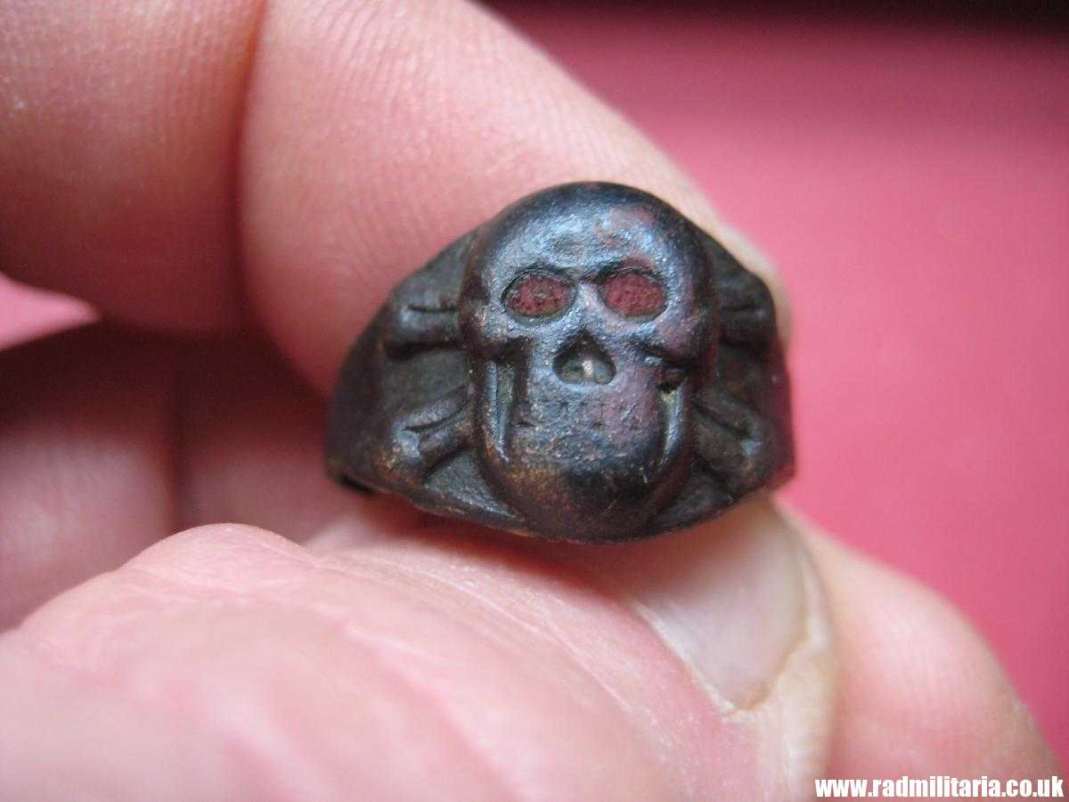 & WW2 original SS soldier - SKULL RING, DEATH HEAD RING, metal detecting find, 100% genuine. - Image 6