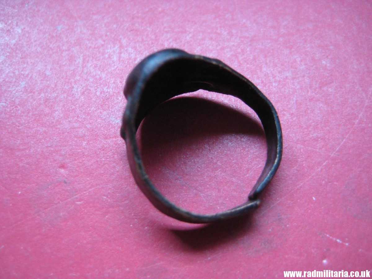 & WW2 original SS soldier - SKULL RING, DEATH HEAD RING, metal detecting find, 100% genuine. - Image 7