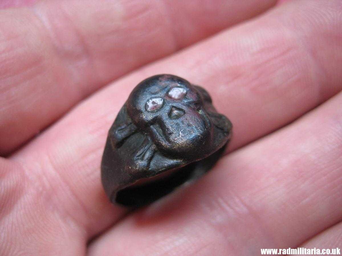 & WW2 original SS soldier - SKULL RING, DEATH HEAD RING, metal detecting find, 100% genuine. - Image 10