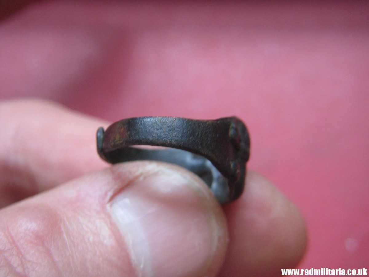 & WW2 original SS soldier - SKULL RING, DEATH HEAD RING, metal detecting find, 100% genuine. - Image 13