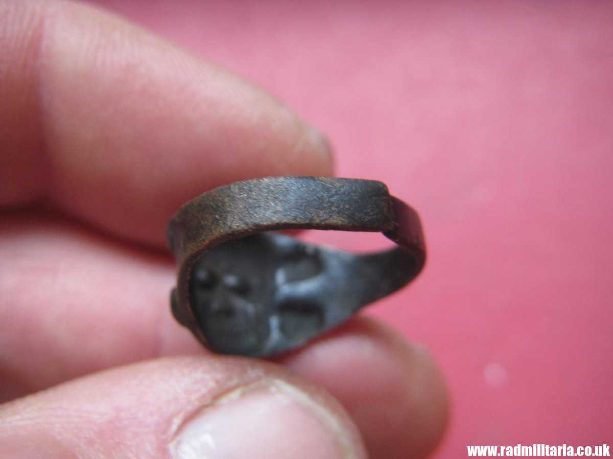 & WW2 original SS soldier - SKULL RING, DEATH HEAD RING, metal detecting find, 100% genuine. - Image 14