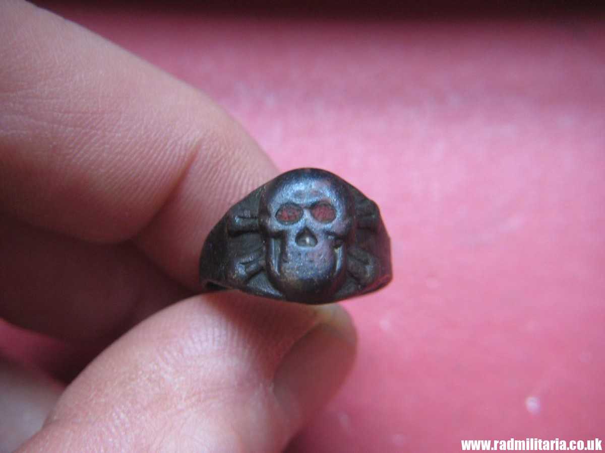 & WW2 original SS soldier - SKULL RING, DEATH HEAD RING, metal detecting find, 100% genuine. - Image 16