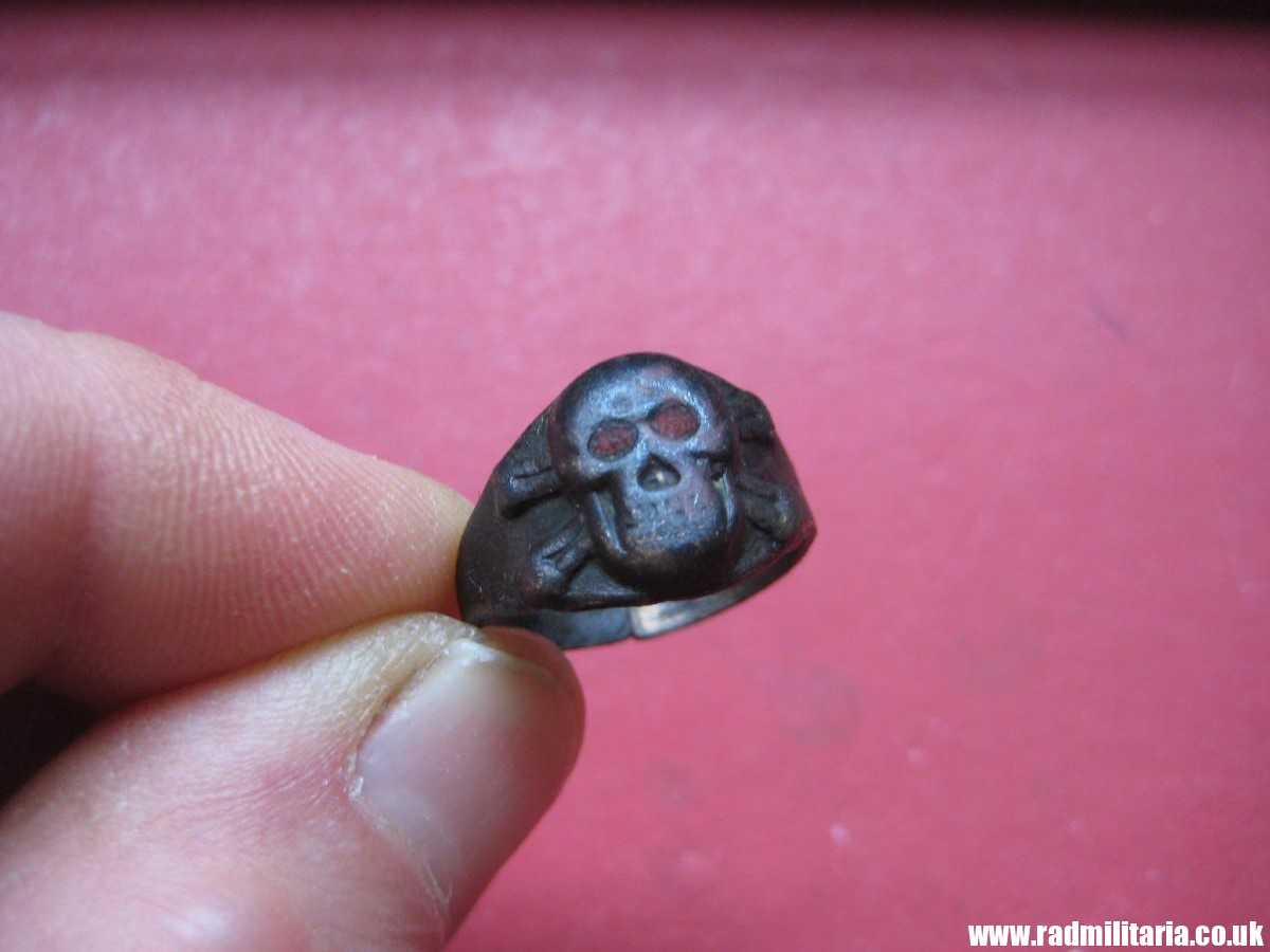 & WW2 original SS soldier - SKULL RING, DEATH HEAD RING, metal detecting find, 100% genuine. - Image 20