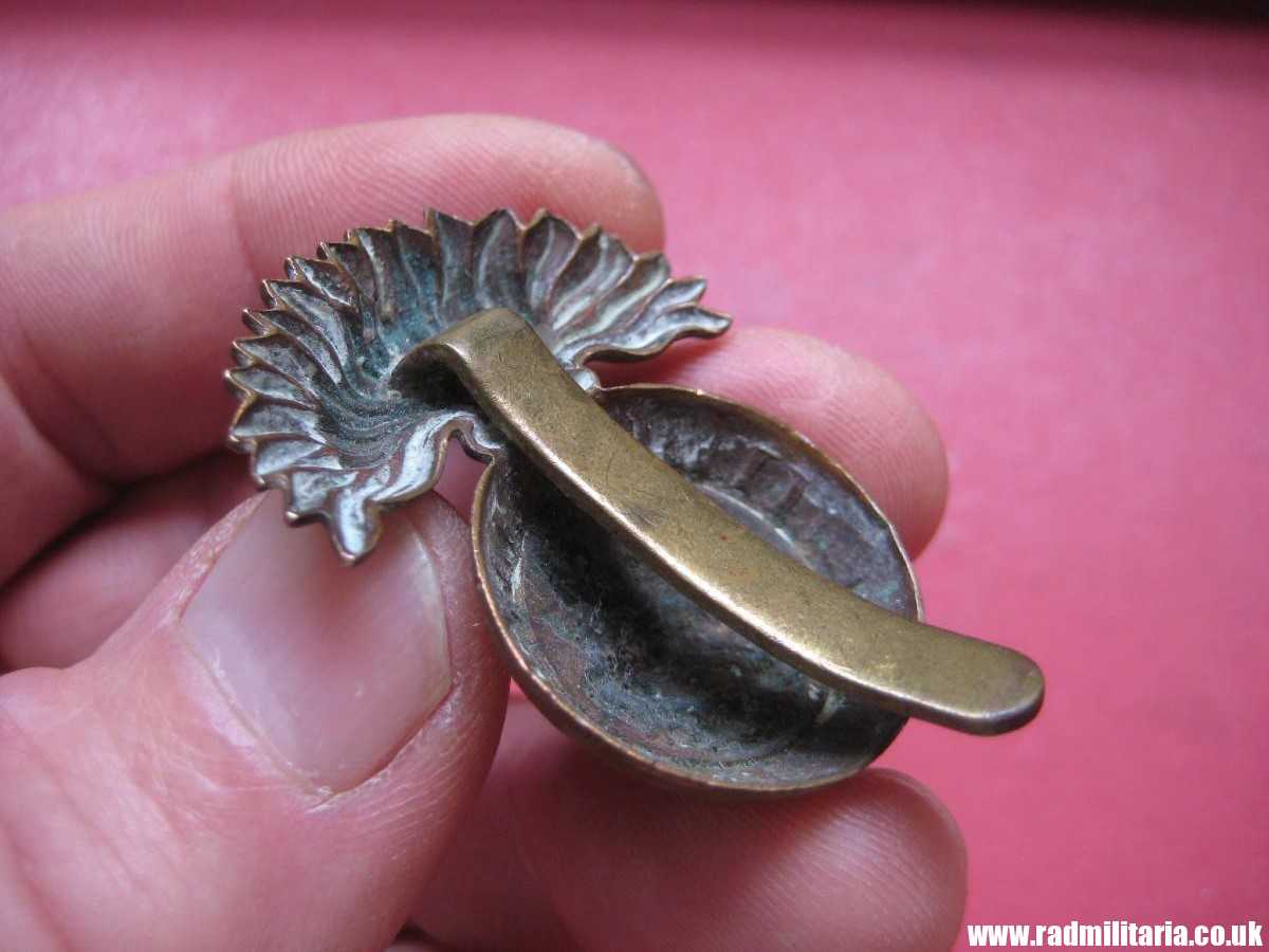 & WW1/WW2 Northumberland Fusiliers Regiment CAP BADGE, original badge in good condition. - Image 7