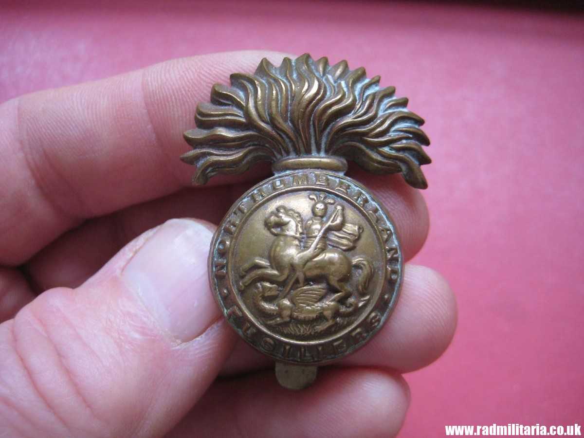 & WW1/WW2 Northumberland Fusiliers Regiment CAP BADGE, original badge in good condition. - Image 2