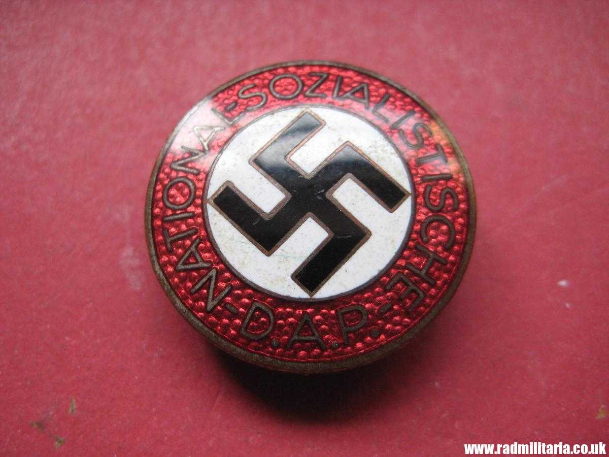 & WW2 German NSDAP enamel membership BADGE marked: RZM M1/8 - very good/perfect condition. - Image 5
