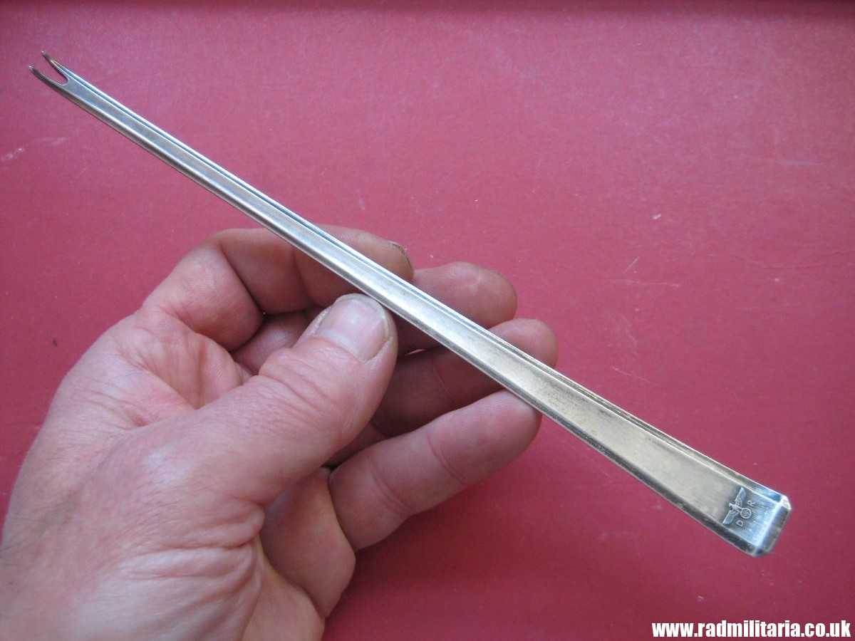 *R* & WW2 genuine solid silver LOBSTER PICK from private dining wagon no. 10 242. marked: DR 242 - 3rd REICH CUTLERY maker: Bruckmann & Sohne. Rare !!! - Image 4