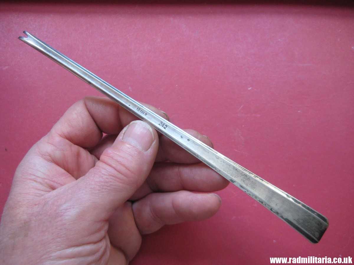 *R* & WW2 genuine solid silver LOBSTER PICK from private dining wagon no. 10 242. marked: DR 242 - 3rd REICH CUTLERY maker: Bruckmann & Sohne. Rare !!! - Image 5
