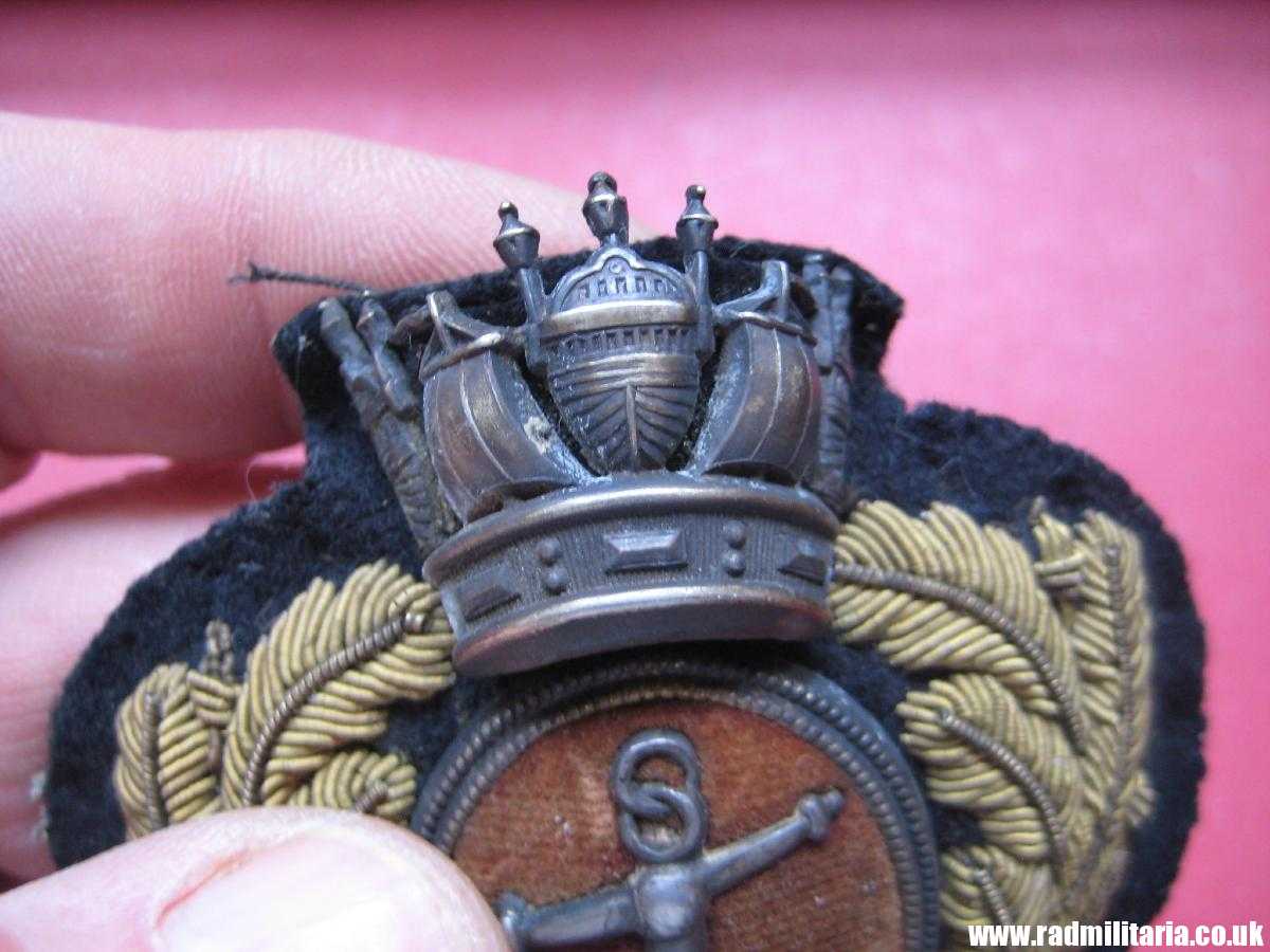 & WW1/WW2 British Merchant Navy Officer's CAP BADGE, maker marks: Firmin & Sons LTD. original badge in good condition. - Image 6