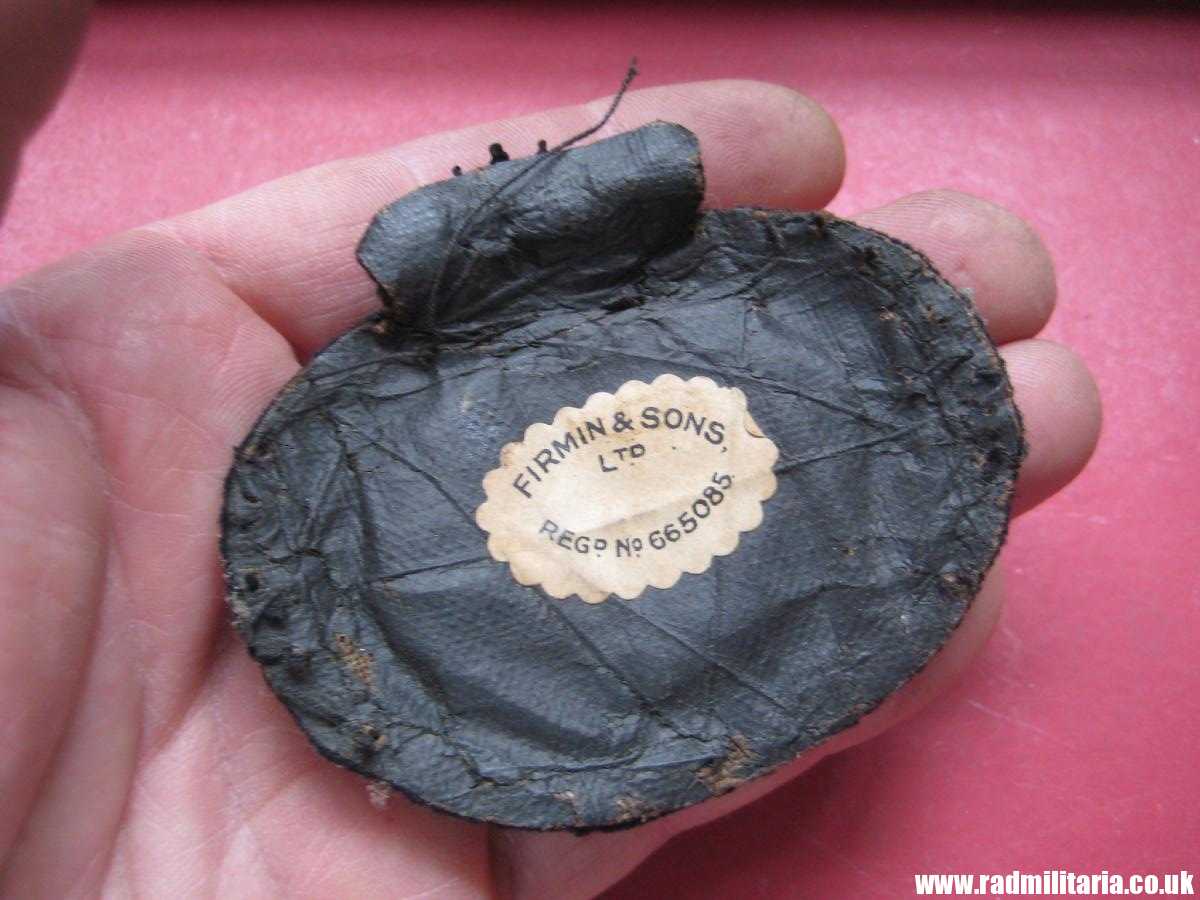 & WW1/WW2 British Merchant Navy Officer's CAP BADGE, maker marks: Firmin & Sons LTD. original badge in good condition.