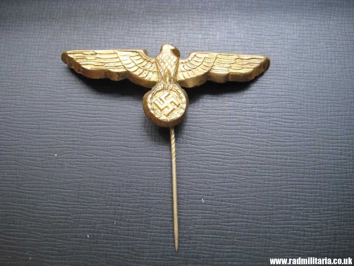 & original German KRIEGSMARINE EAGLE BADGE - gilded brass CAP BADGE in very good condition.