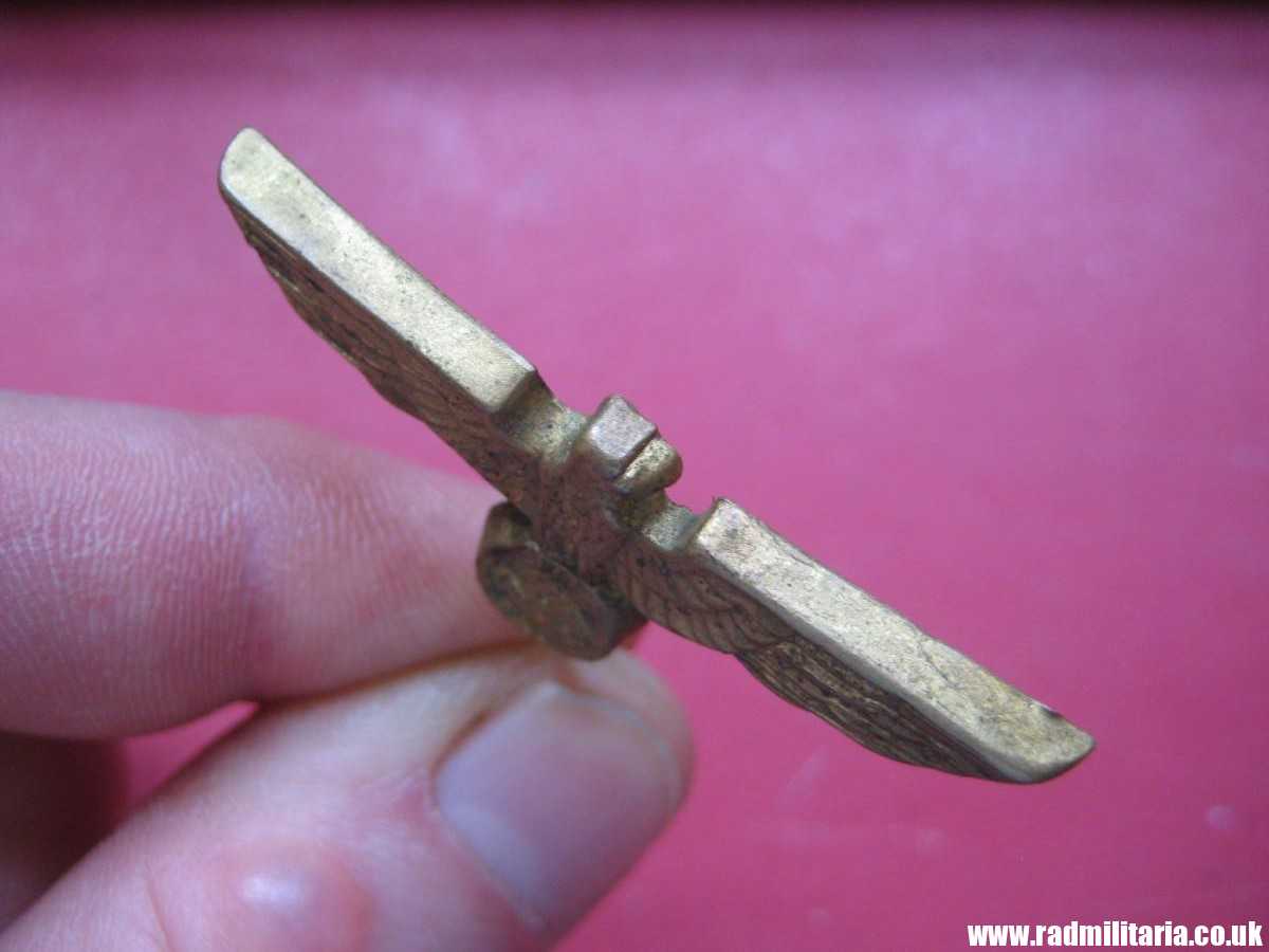 & original German KRIEGSMARINE EAGLE BADGE - gilded brass CAP BADGE in very good condition. - Image 10