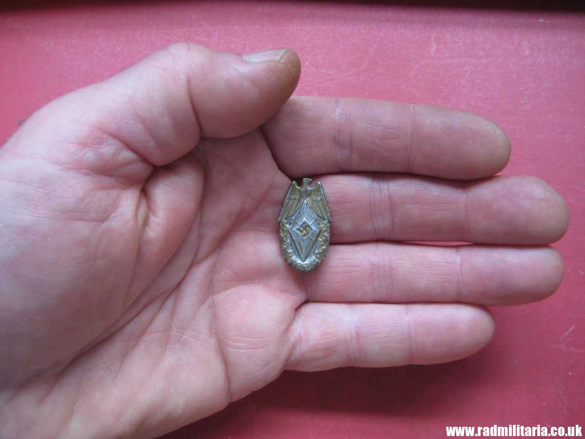 & WW2 German HJ HitlerJugend BADGE 1936 in very good condition, R. Sieper & Sohne. - Image 4