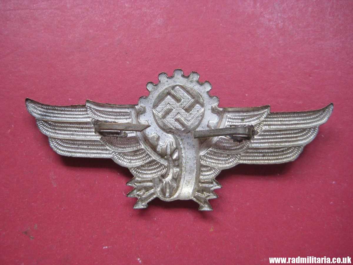 & WW2 very rare German CAP BADGE - Tramway (StraSenbahn, Deutsche Reichsbahn) Peaked CAP BADGE, genuine. - Image 3