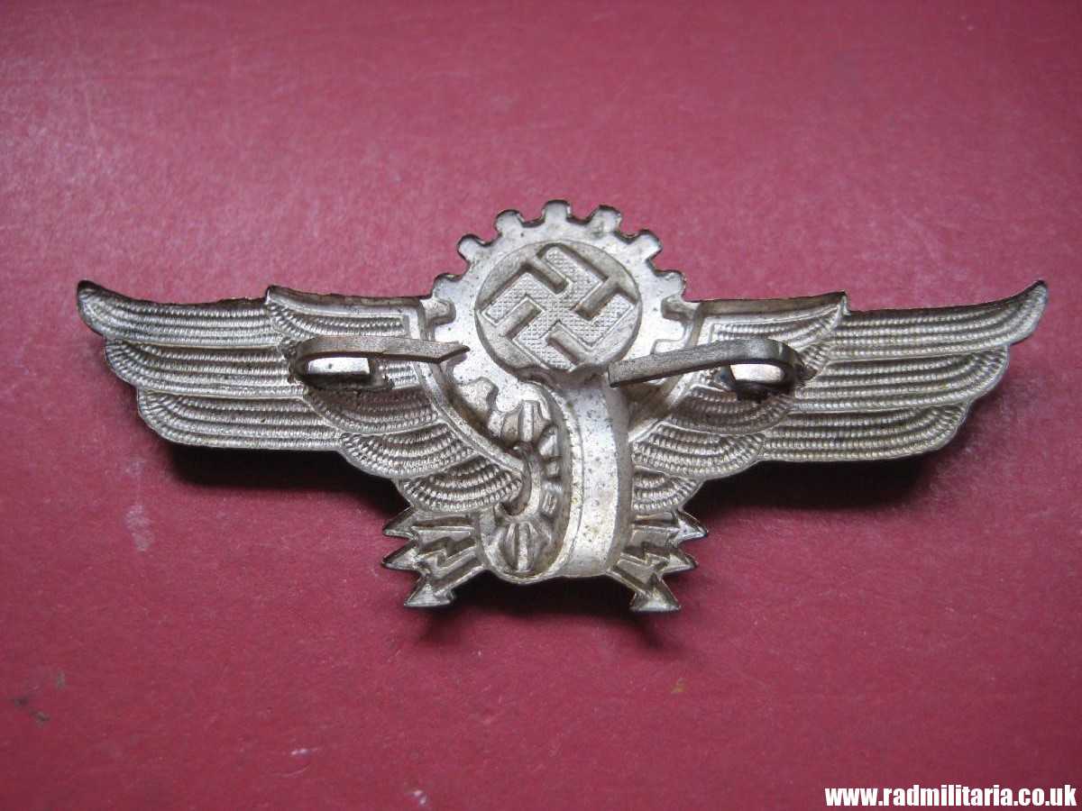 & WW2 very rare German CAP BADGE - Tramway (StraSenbahn, Deutsche Reichsbahn) Peaked CAP BADGE, genuine. - Image 7