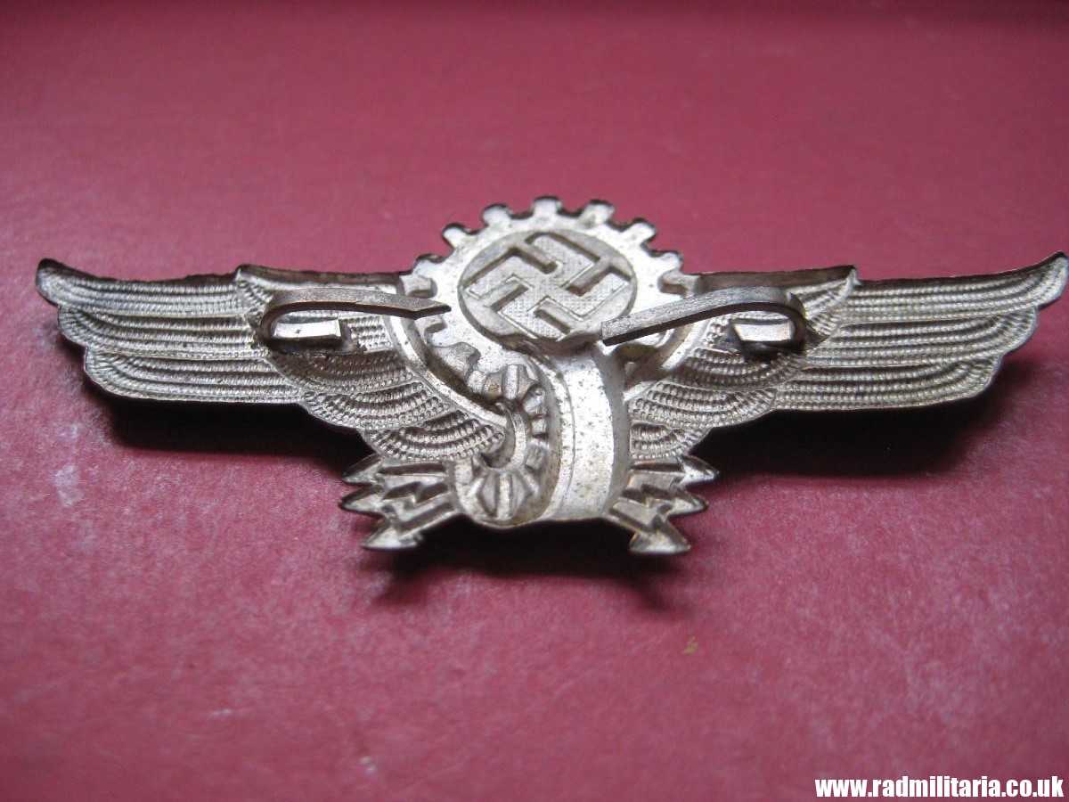 & WW2 very rare German CAP BADGE - Tramway (StraSenbahn, Deutsche Reichsbahn) Peaked CAP BADGE, genuine. - Image 8