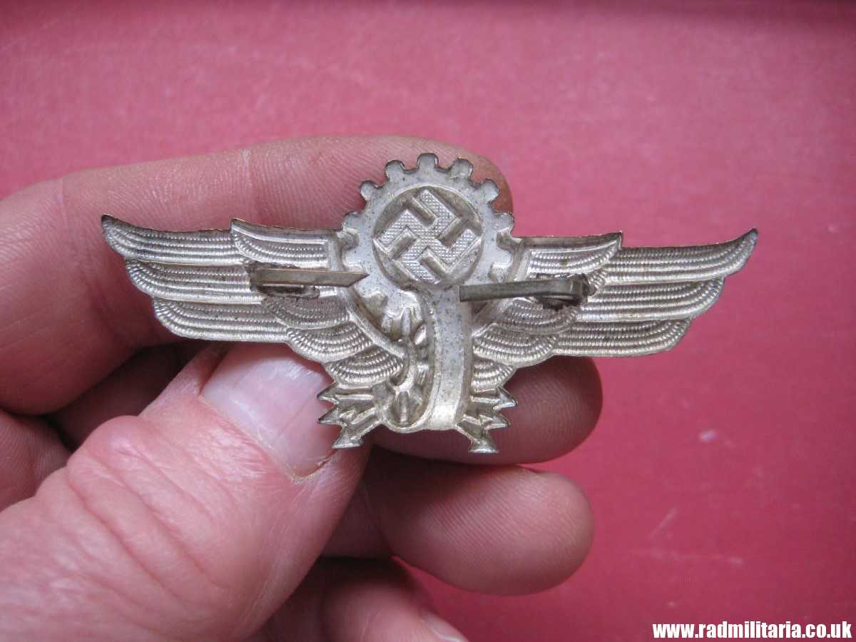 & WW2 very rare German CAP BADGE - Tramway (StraSenbahn, Deutsche Reichsbahn) Peaked CAP BADGE, genuine. - Image 9