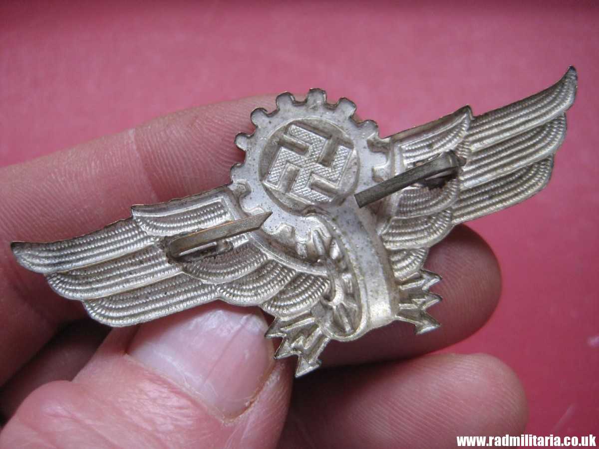 & WW2 very rare German CAP BADGE - Tramway (StraSenbahn, Deutsche Reichsbahn) Peaked CAP BADGE, genuine. - Image 10