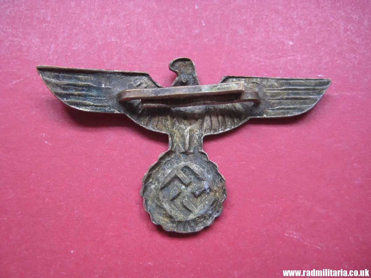 & WW2 rare FIRST PATTERN German metal EAGLE Cap BADGE in very good condition: Wehrmacht / Kriegsmarine. - Image 3