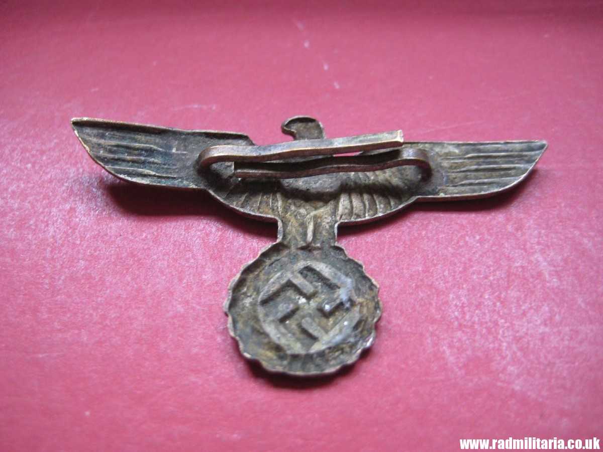 & WW2 rare FIRST PATTERN German metal EAGLE Cap BADGE in very good condition: Wehrmacht / Kriegsmarine. - Image 5