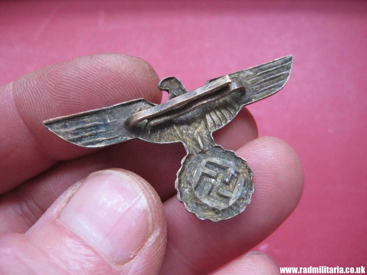 & WW2 rare FIRST PATTERN German metal EAGLE Cap BADGE in very good condition: Wehrmacht / Kriegsmarine. - Image 9