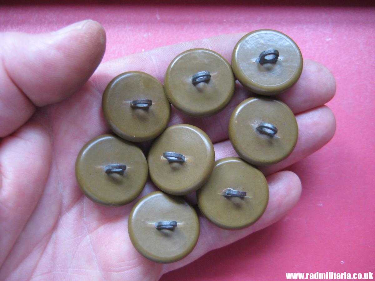 & WW2 POLISH ARMY BUTTONS with Eagle - green. SET of 8 buttons, original ! - Image 3