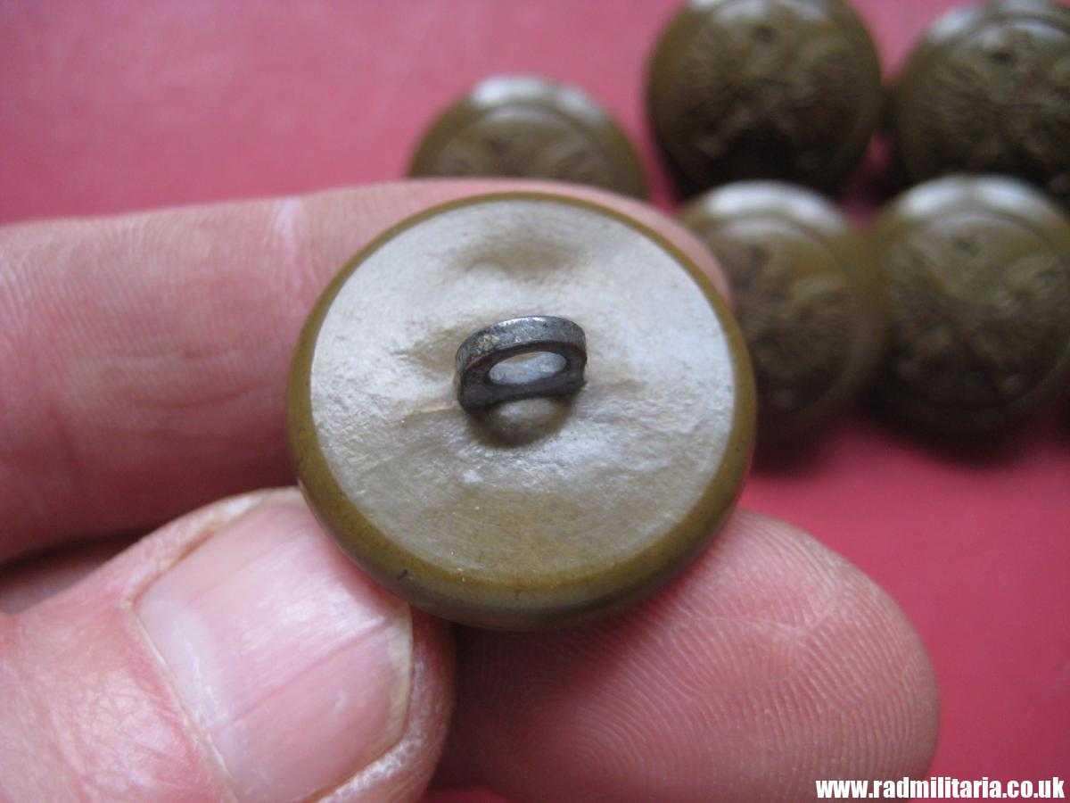 & WW2 POLISH ARMY BUTTONS with Eagle - green. SET of 8 buttons, original ! - Image 11