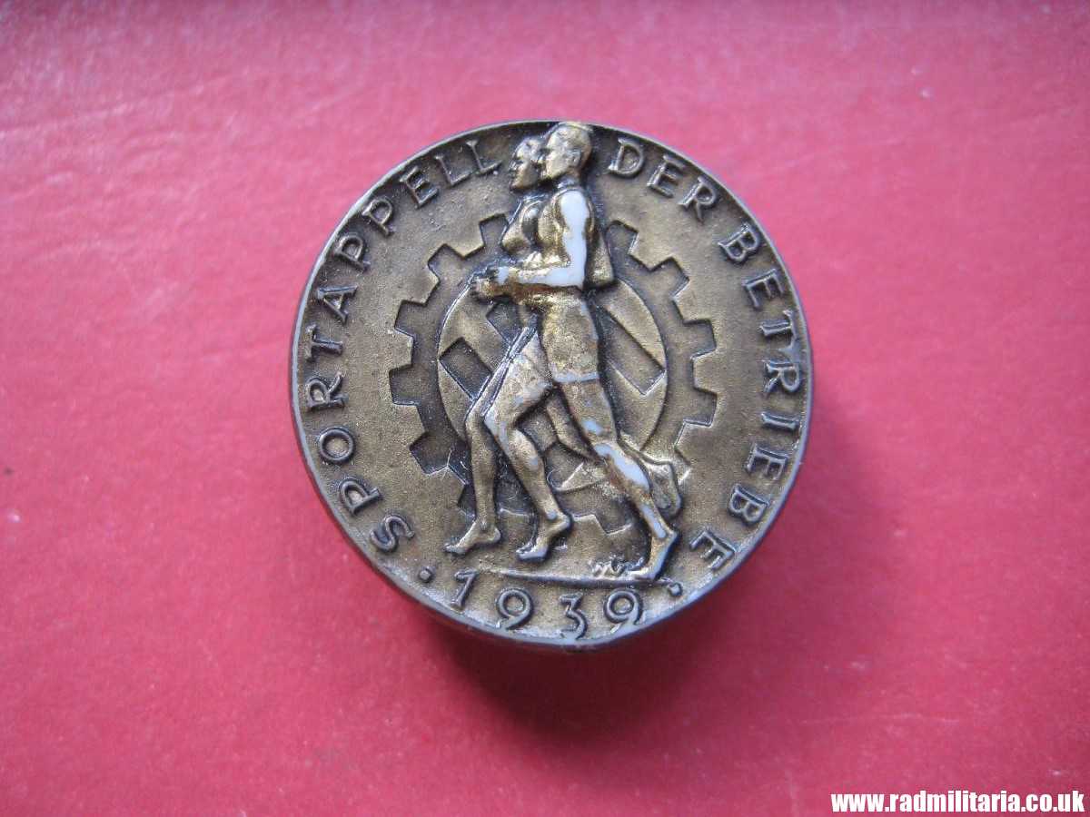 & original German PLASTIC BADGE: Sportappell der Betriebe 1939, maker: RZM M9/25 R. Siepper & Sohne - Image 10