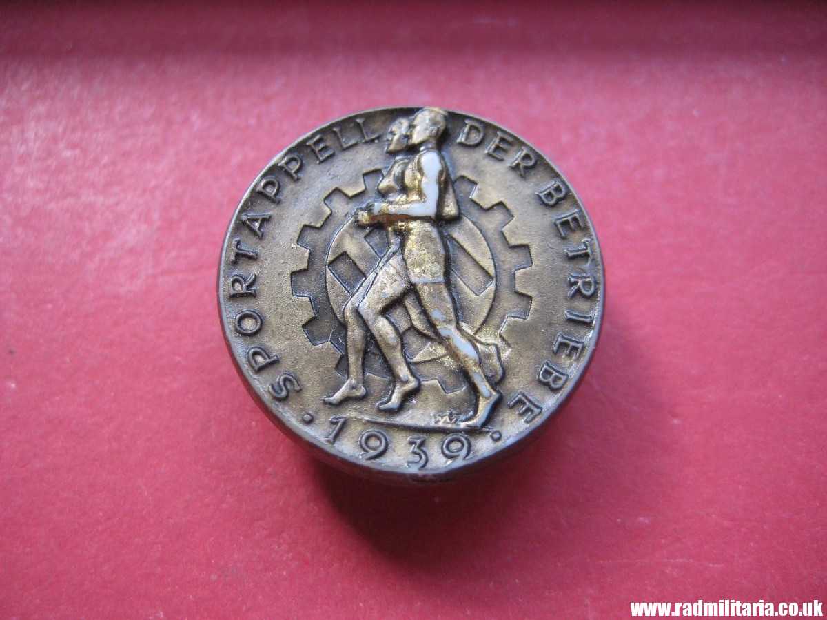 & original German PLASTIC BADGE: Sportappell der Betriebe 1939, maker: RZM M9/25 R. Siepper & Sohne - Image 13