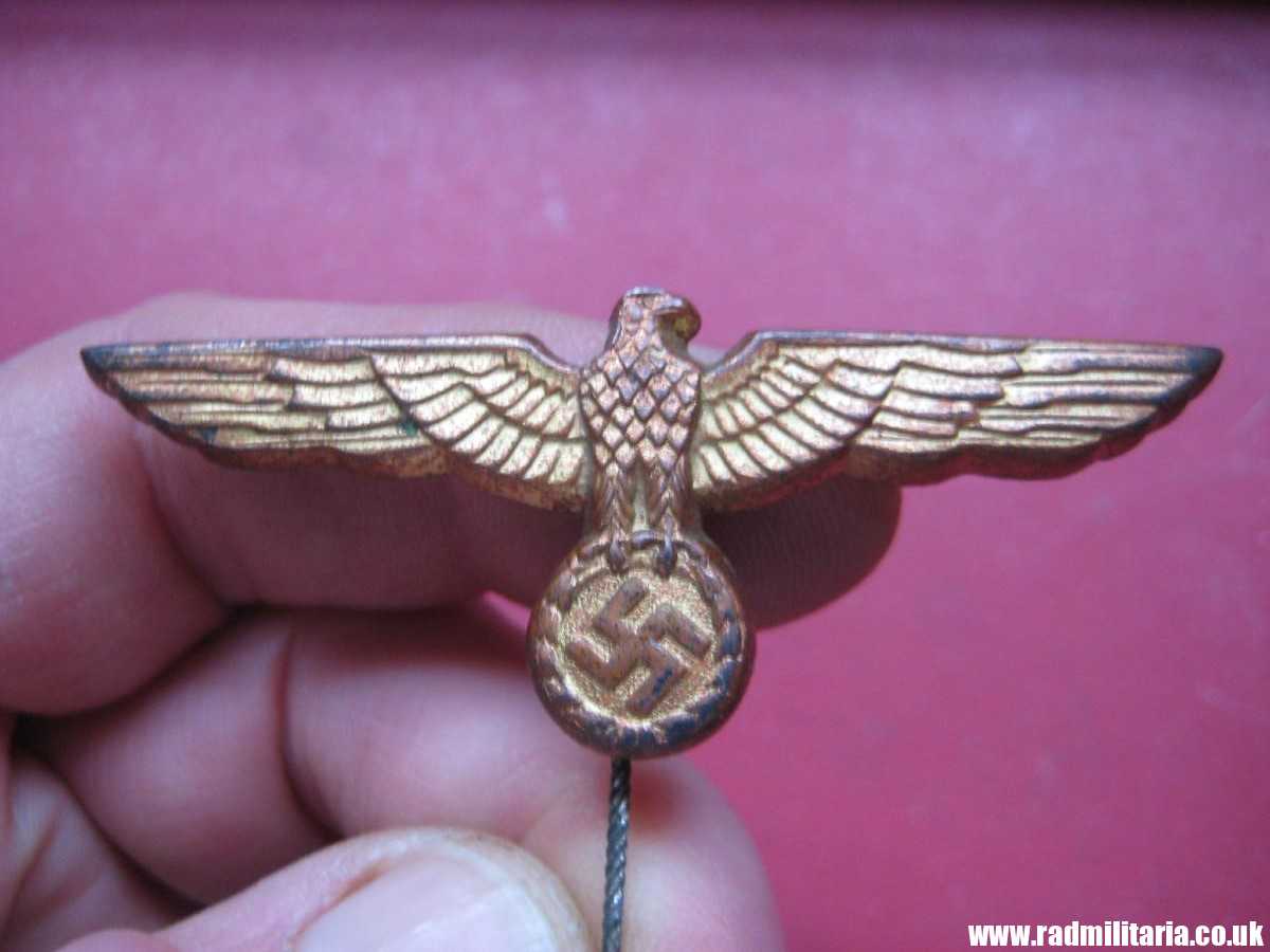 & original German KRIEGSMARINE EAGLE BADGE - gold color CAP BADGE in good condition. - Image 20
