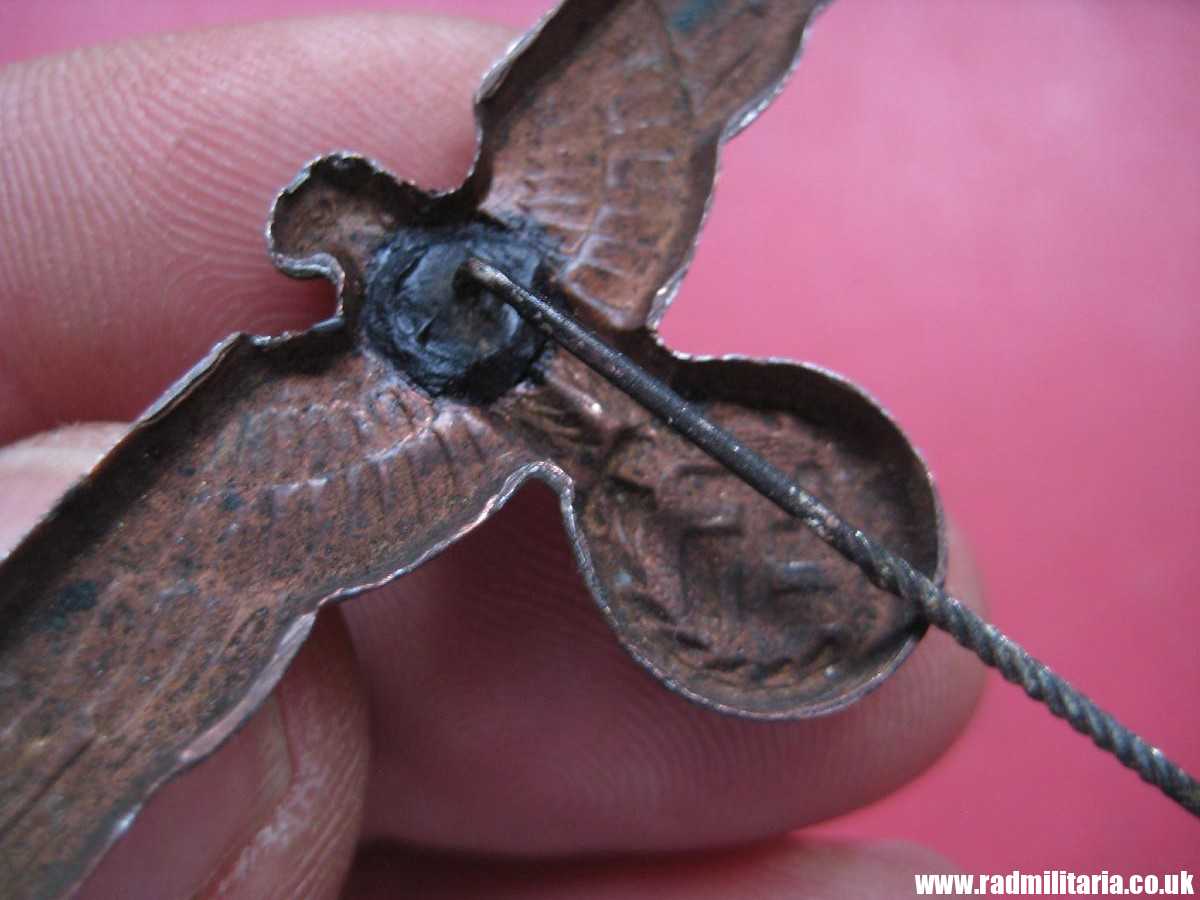 & original German KRIEGSMARINE EAGLE BADGE - gold color CAP BADGE in good condition. - Image 14